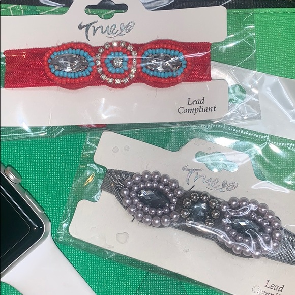 Hair Accessory - Picture 1 of 3